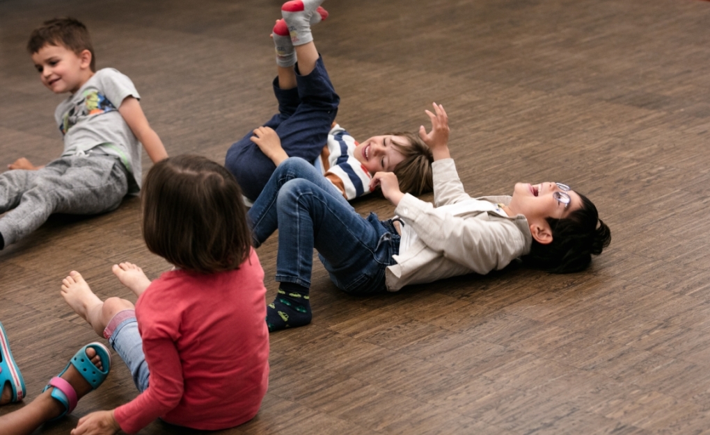 affiche COURS DE THÉÂTRE POUR ENFANTS de 4 à 8 ans